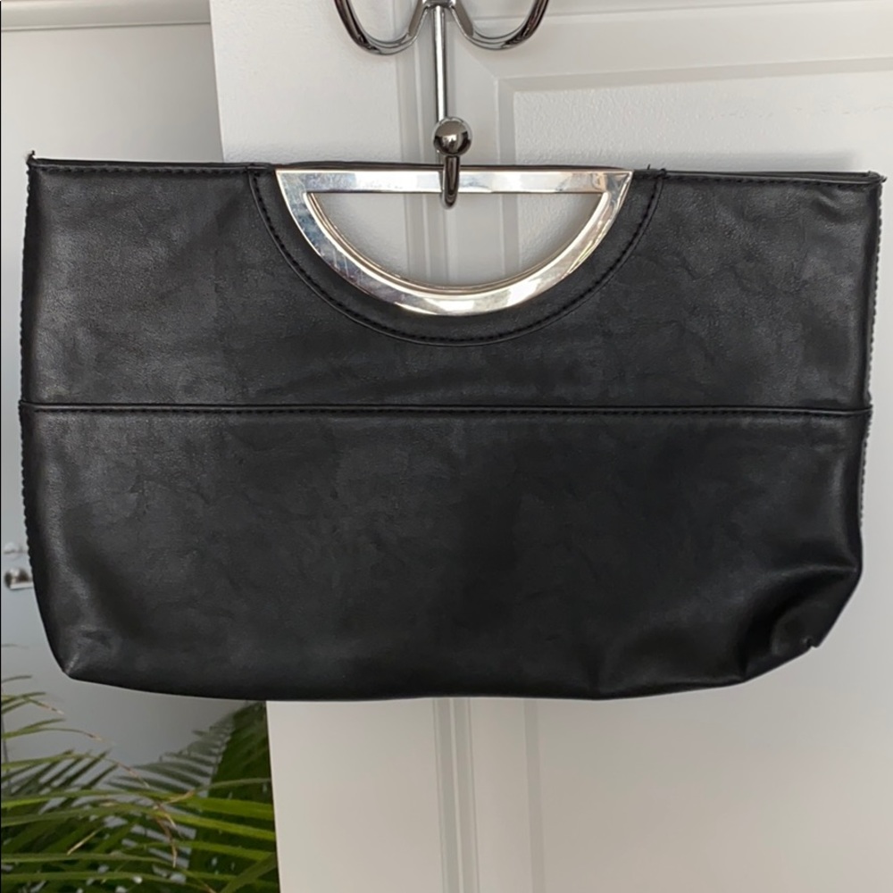 Black clutch